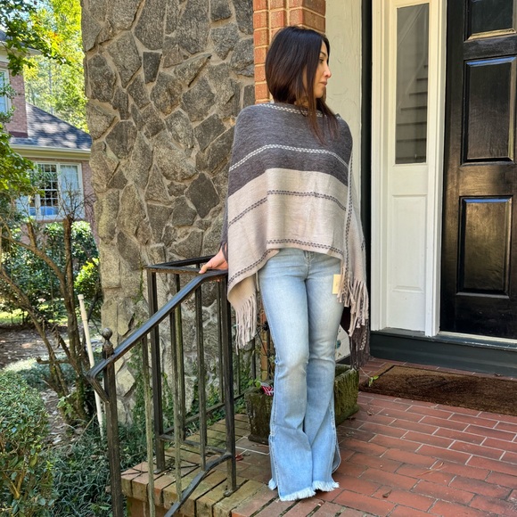 25 Boho Soft Knit Fringed Poncho - Picture 5 of 5